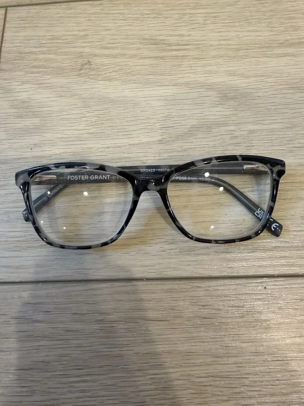 Foster Grant Womens Reading Glasses +3.00 Readers Gray 53-15-140